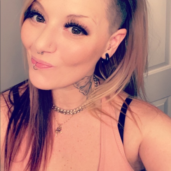 Meet your Posher, Krystal - Picture 2 of 3